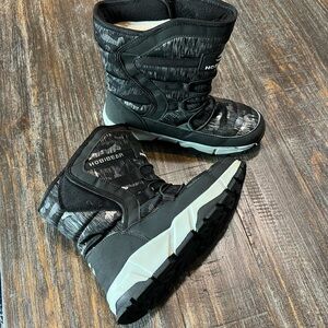 NWOT Black Kids Winter Boots